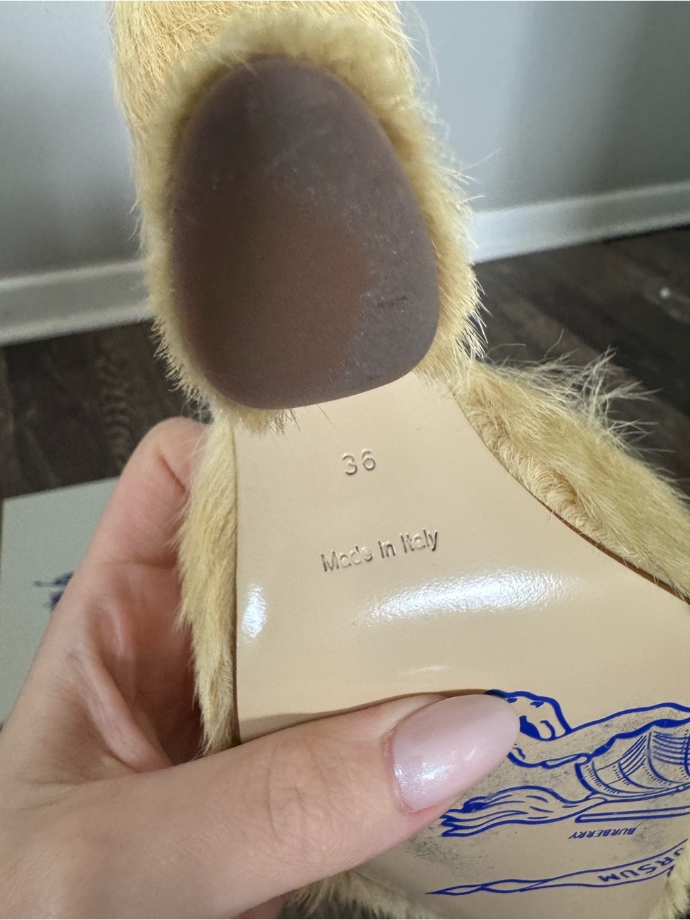 Burberry yellow calf hair mules - Picture 9 of 11